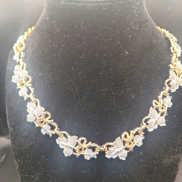 Vintage Sarah Coventry Leaves Necklace - Picture 1 of 5